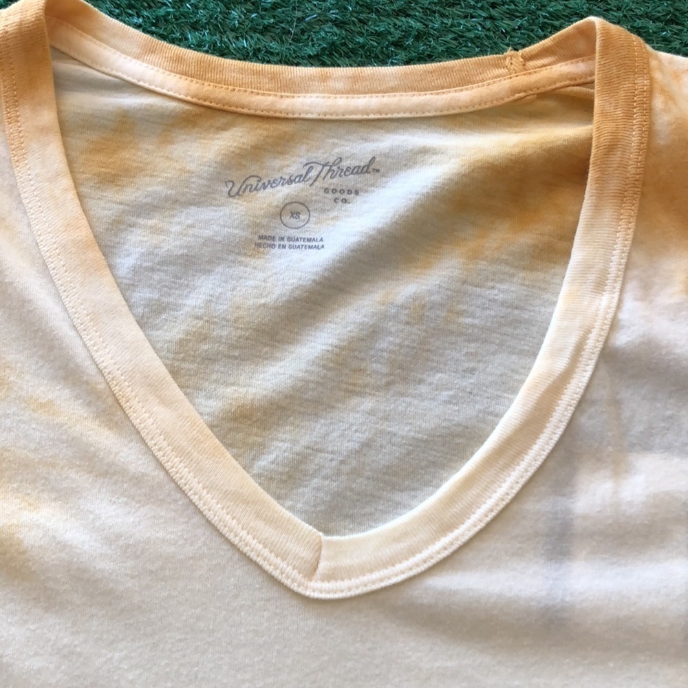Universal Thread V-Neck - Picture 4 of 6